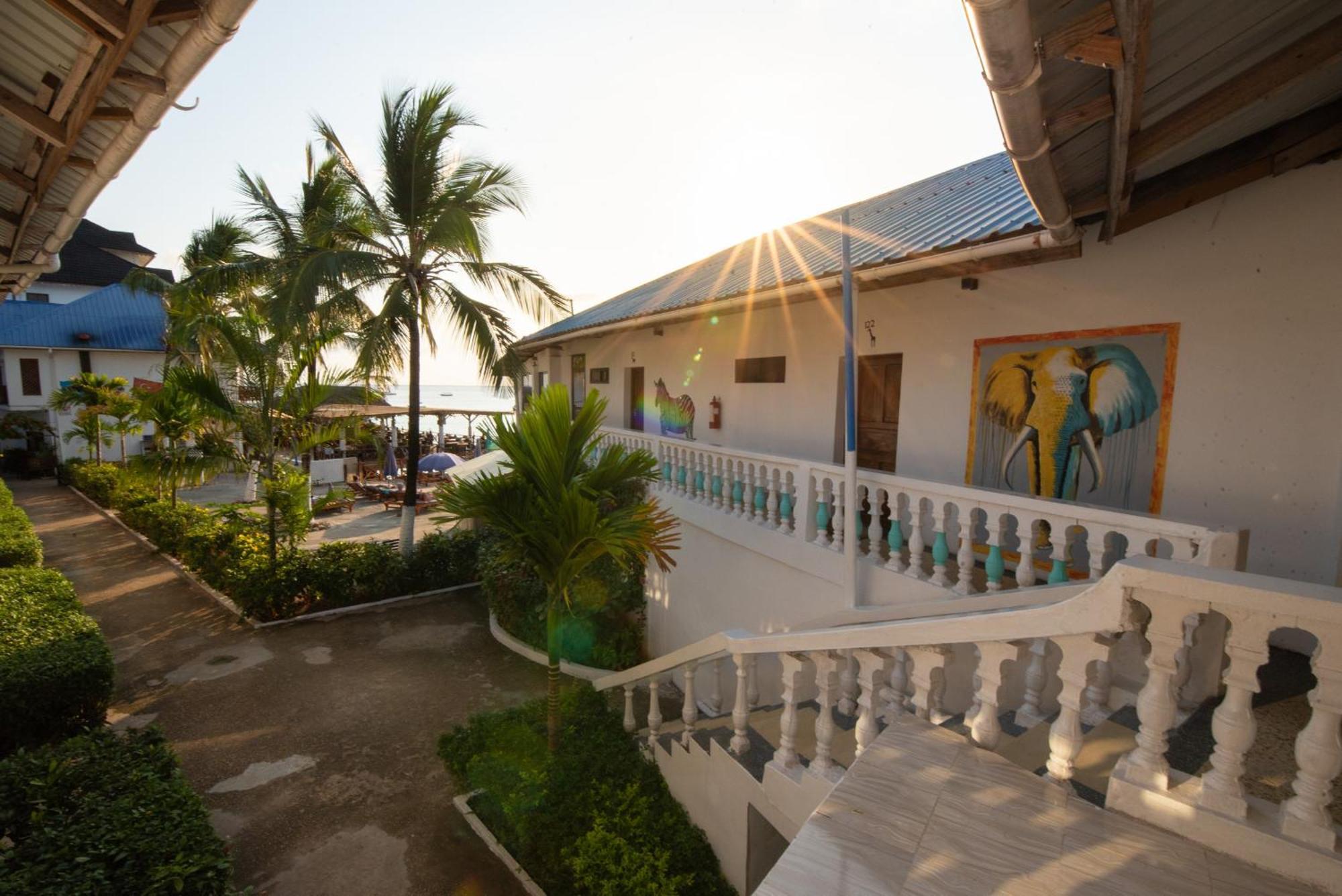 Zenobia Beach Resort Нунгви Екстериор снимка
