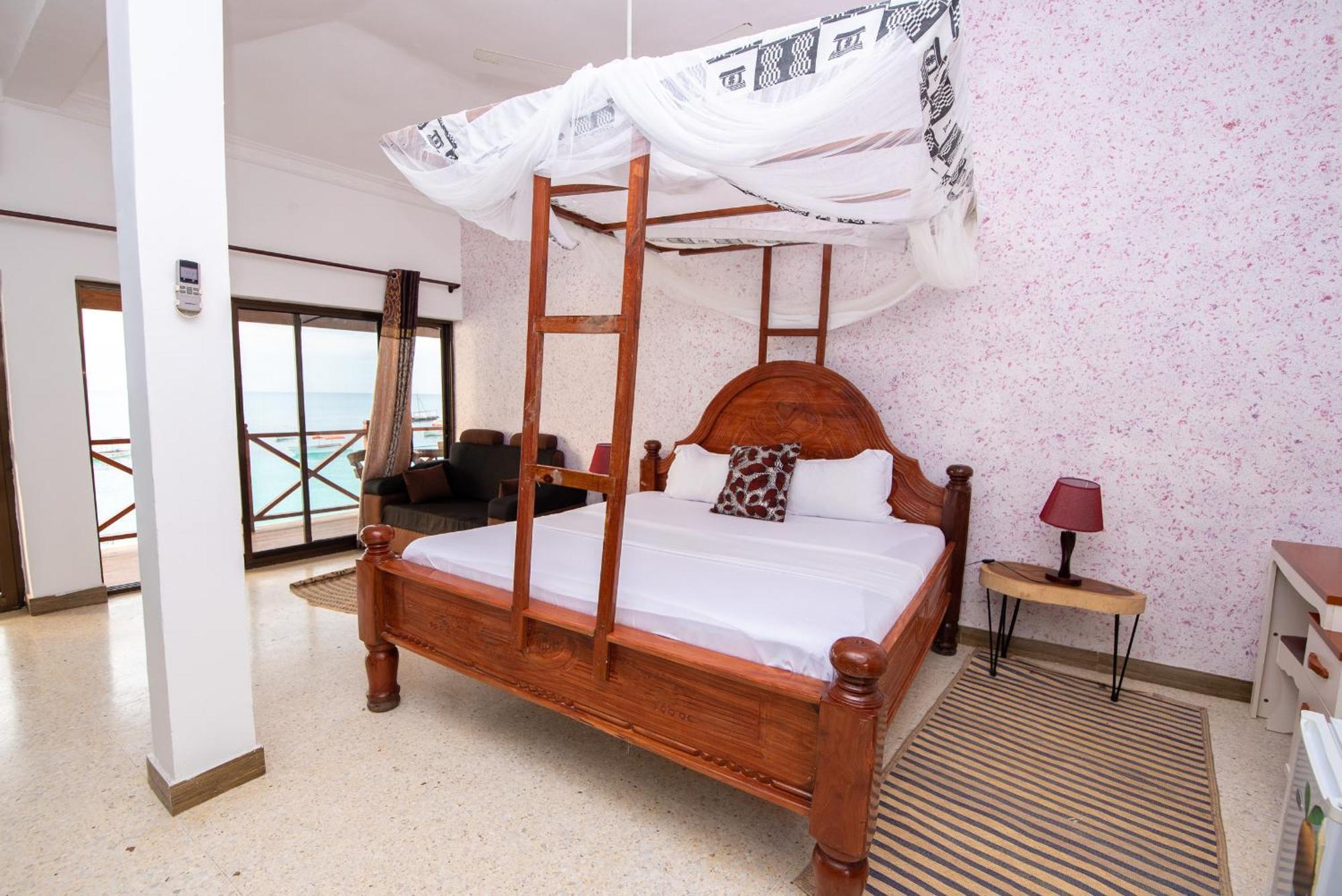 Zenobia Beach Resort Нунгви Стая снимка