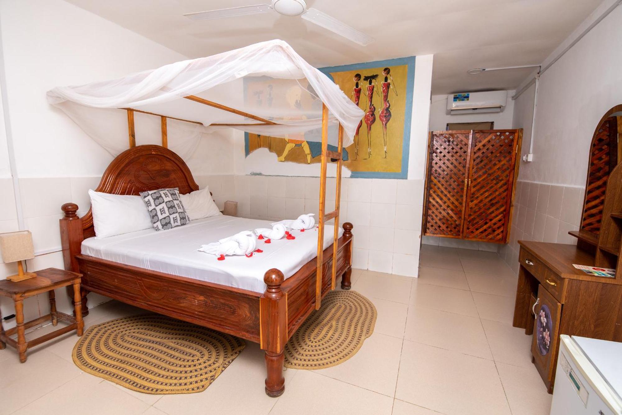 Zenobia Beach Resort Нунгви Стая снимка